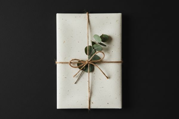 Corporate Gifting Etiquette: What to Give (—and What to Avoid) in 2025